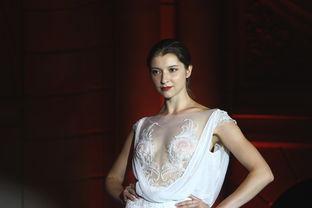 娱乐吃瓜美女图片,揭秘吃瓜美女的爆红之路